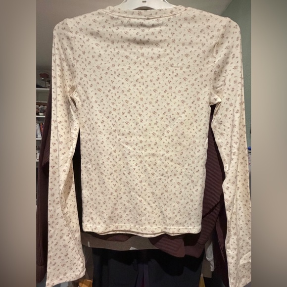 2 XS Tops - Picture 6 of 6